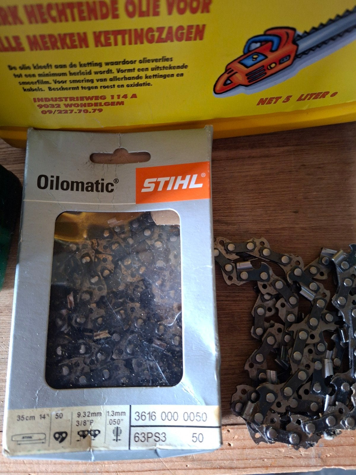 Ketting en olie, Enlèvement