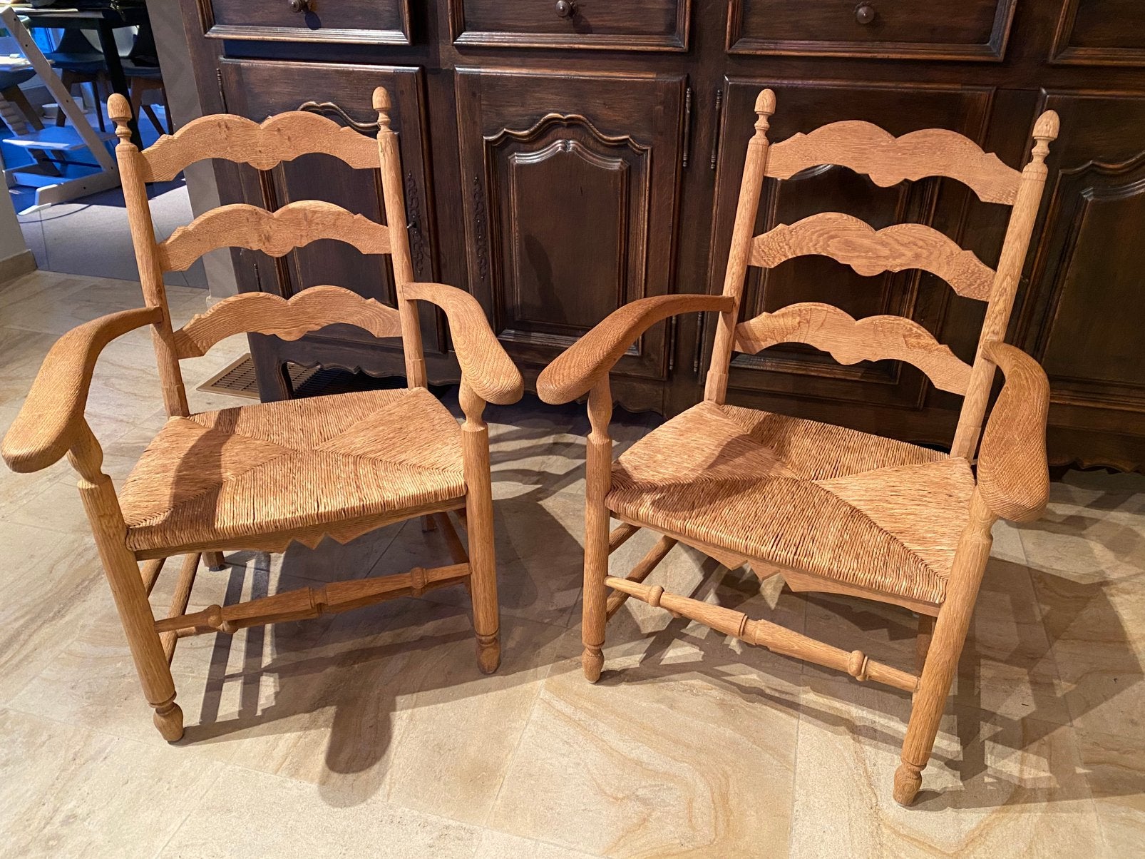 2 lage, brede stoeltjes, Huis en Inrichting, Stoelen, Ophalen, Twee, Bruin, Hout