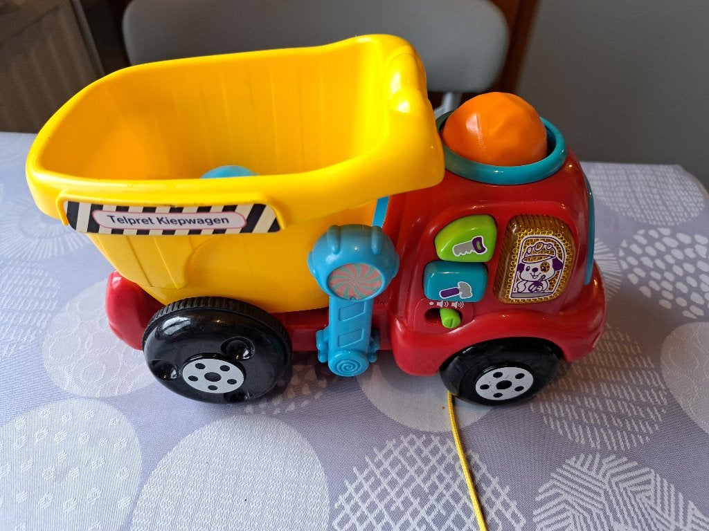 Vtech sprekende vrachtwagen met balletjes, Ophalen, Zo goed als nieuw