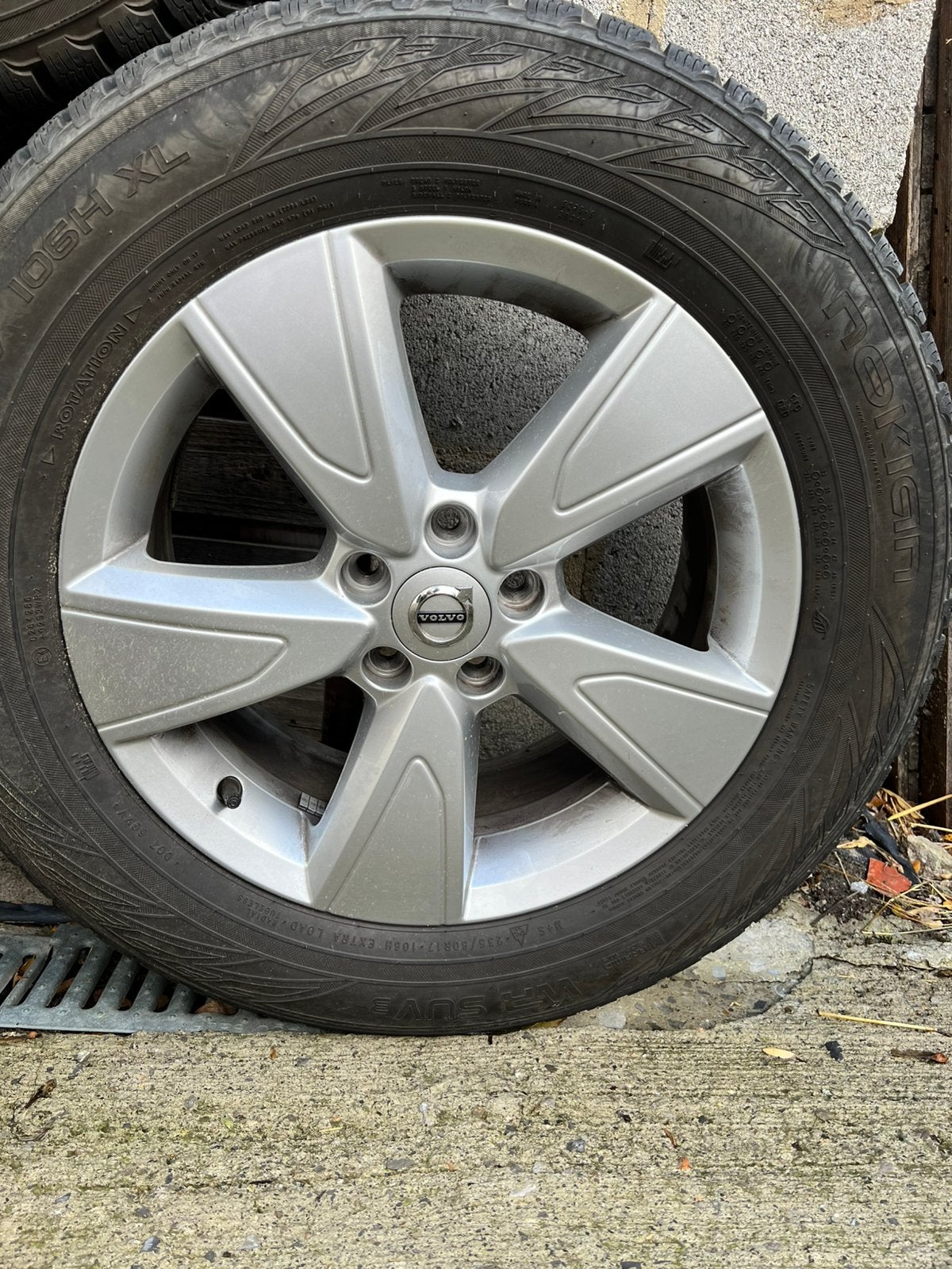 4 roues hiver Nokian WR SUV 3 sur jantes Volvo XC 40, Autos : Pièces & Accessoires, Pneus hiver, Enlèvement, Pneu(s), 17 pouces