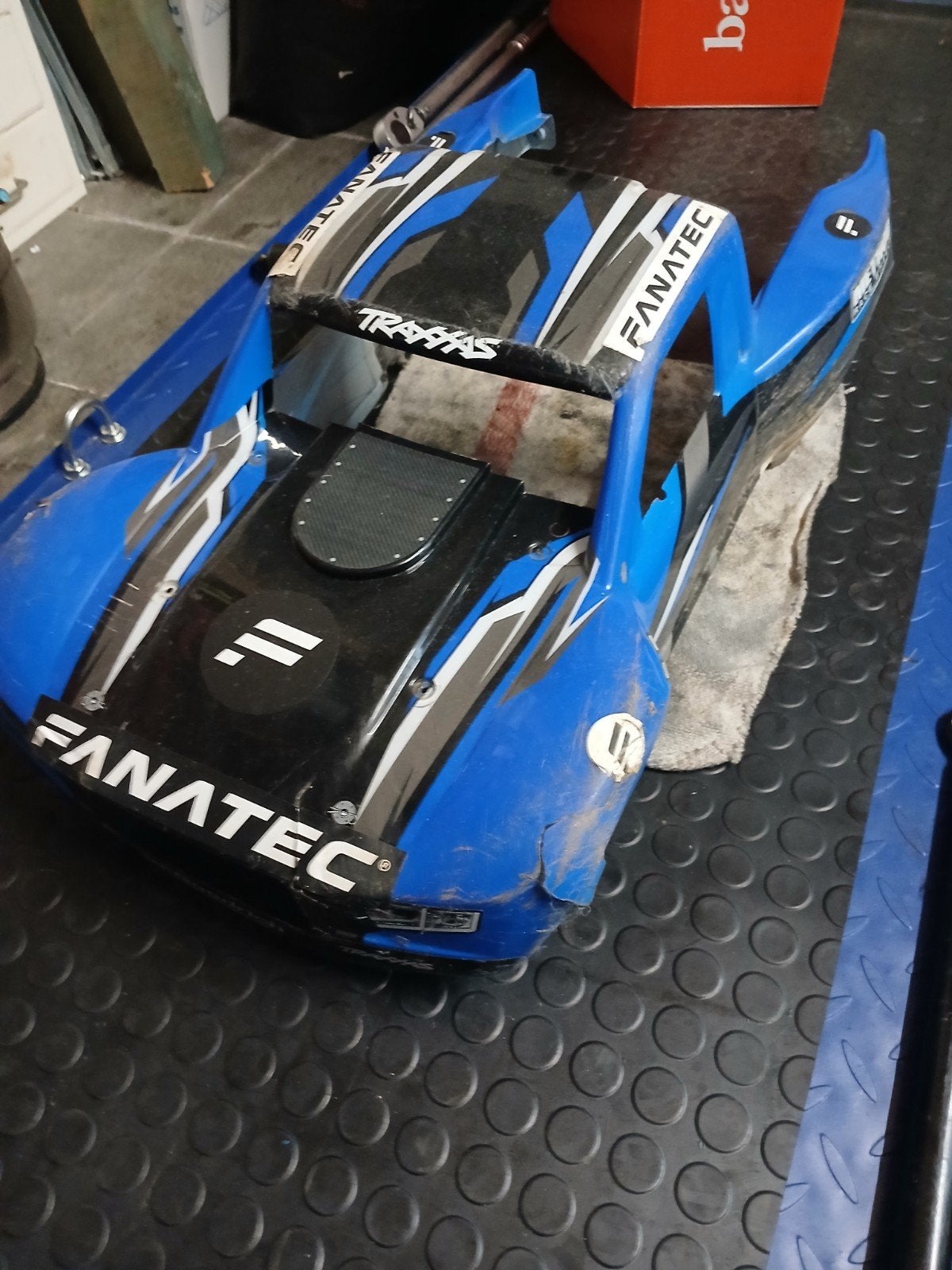 Carrosserie Traxxas UDR TRX8511, Enlèvement