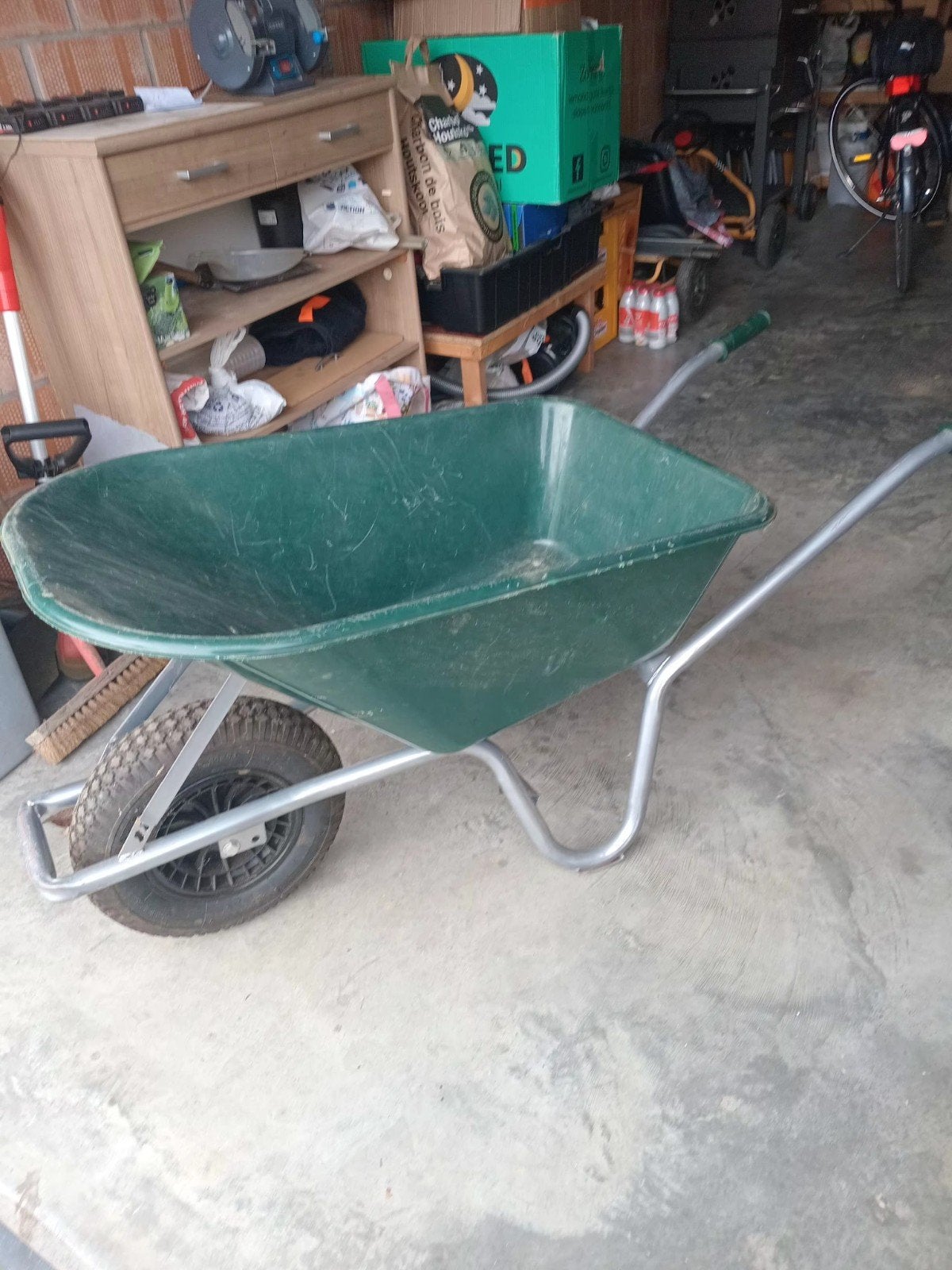 Vente de brouettes de jardin, Enlèvement