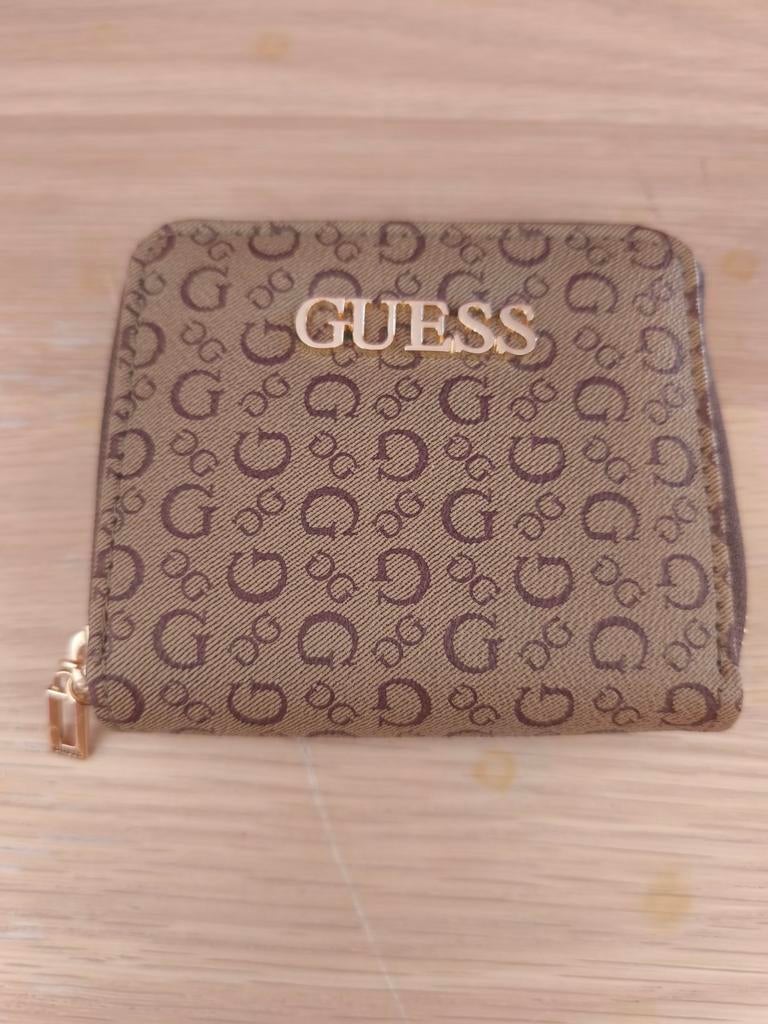 Portefeuille GUESS marron monogram chic zip, Handtassen en Accessoires, Portemonnees, Ophalen, Guess
