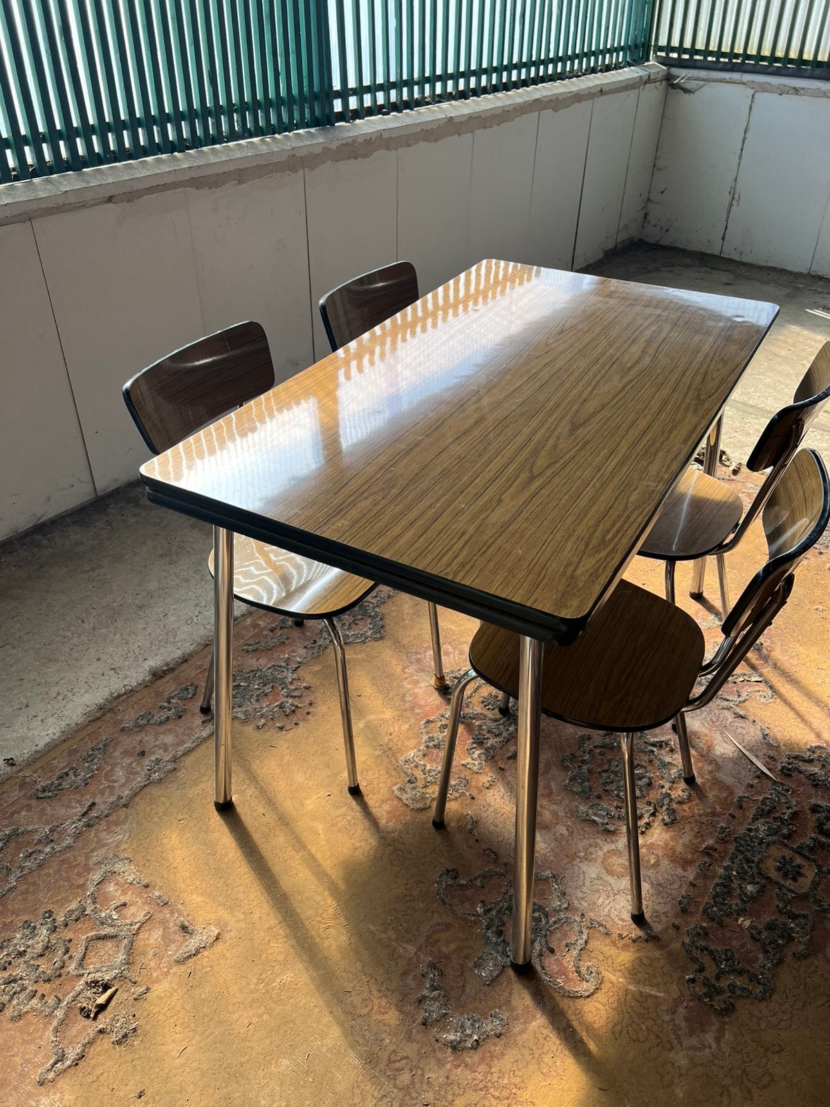 Retro tafel en 4 stoelen, Huis en Inrichting, Gebruikt, 50 tot 100 cm, 150 tot 200 cm, Vier personen