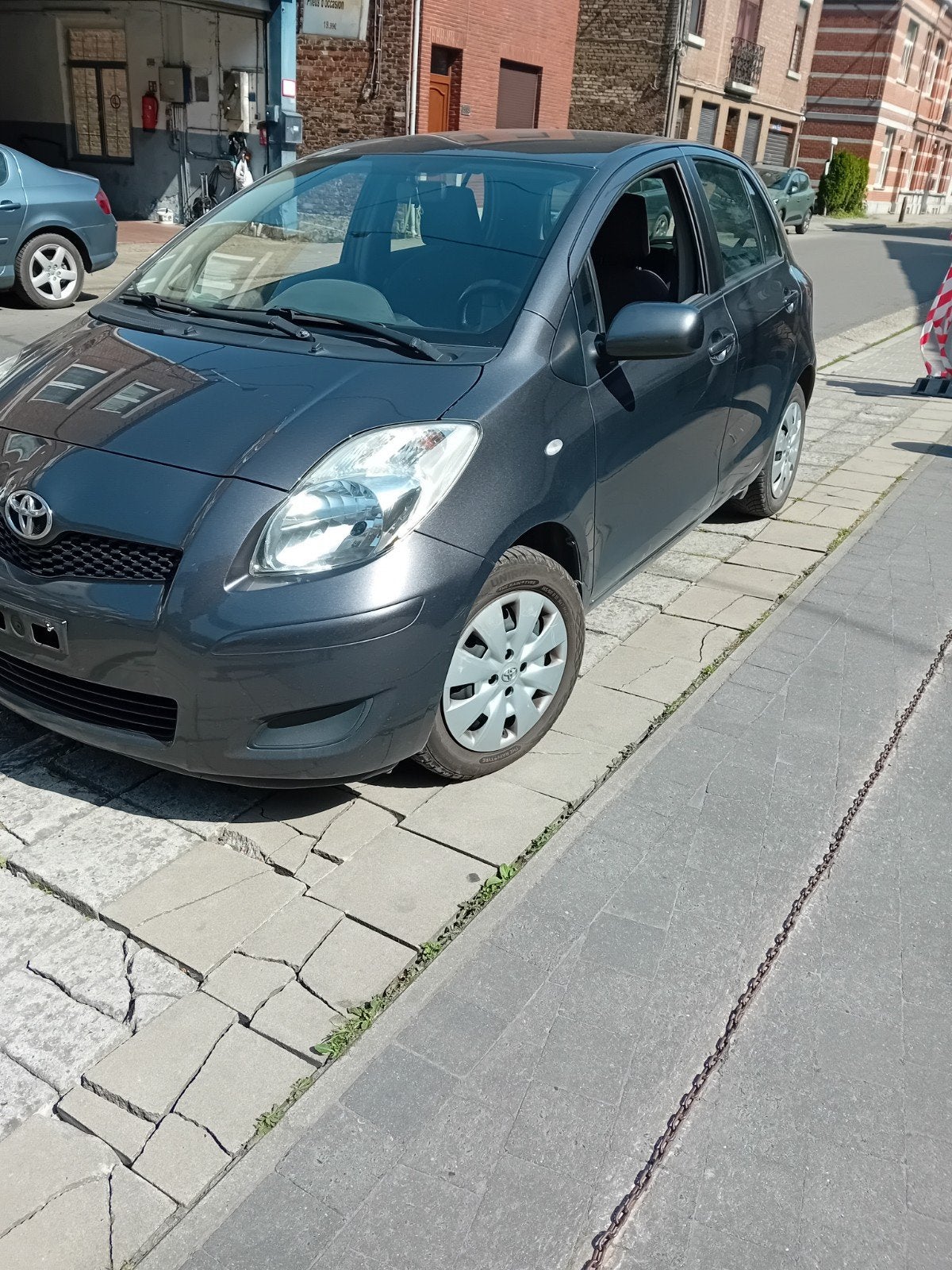 Tayota yaris 13essence mod 2010 vc ve rcd ac 6vts 5portes, Autos, Toyota, Argent ou Gris, Achat, Entreprise, Boîte manuelle