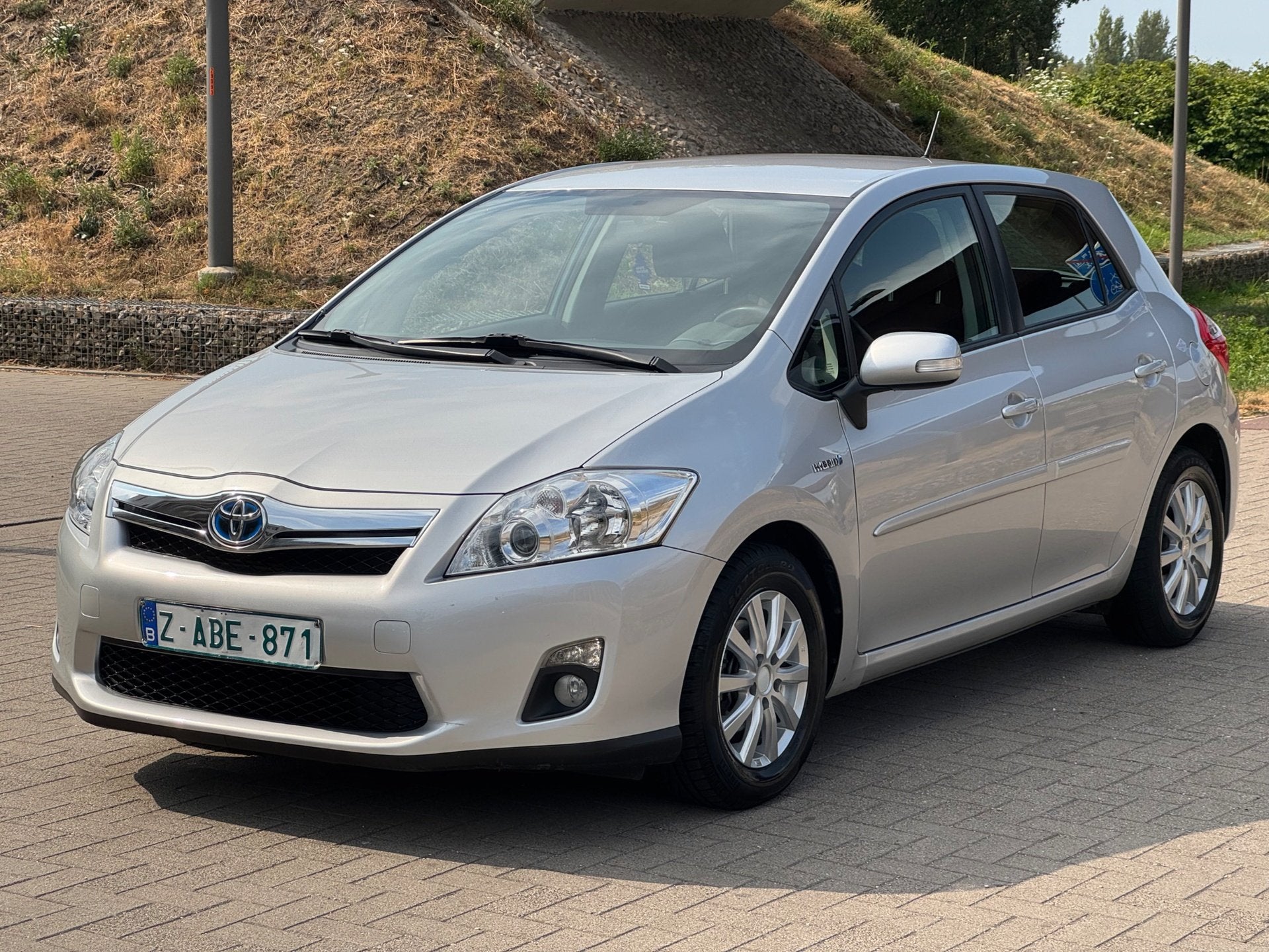 Toyota Auris | Automaat | Benzine + Elektr | Euro 5, 100 kW, Achat, https://public.car-pass.be/vhr/ef12c637-8c98-4a37-bff5-d89a53ffb20f