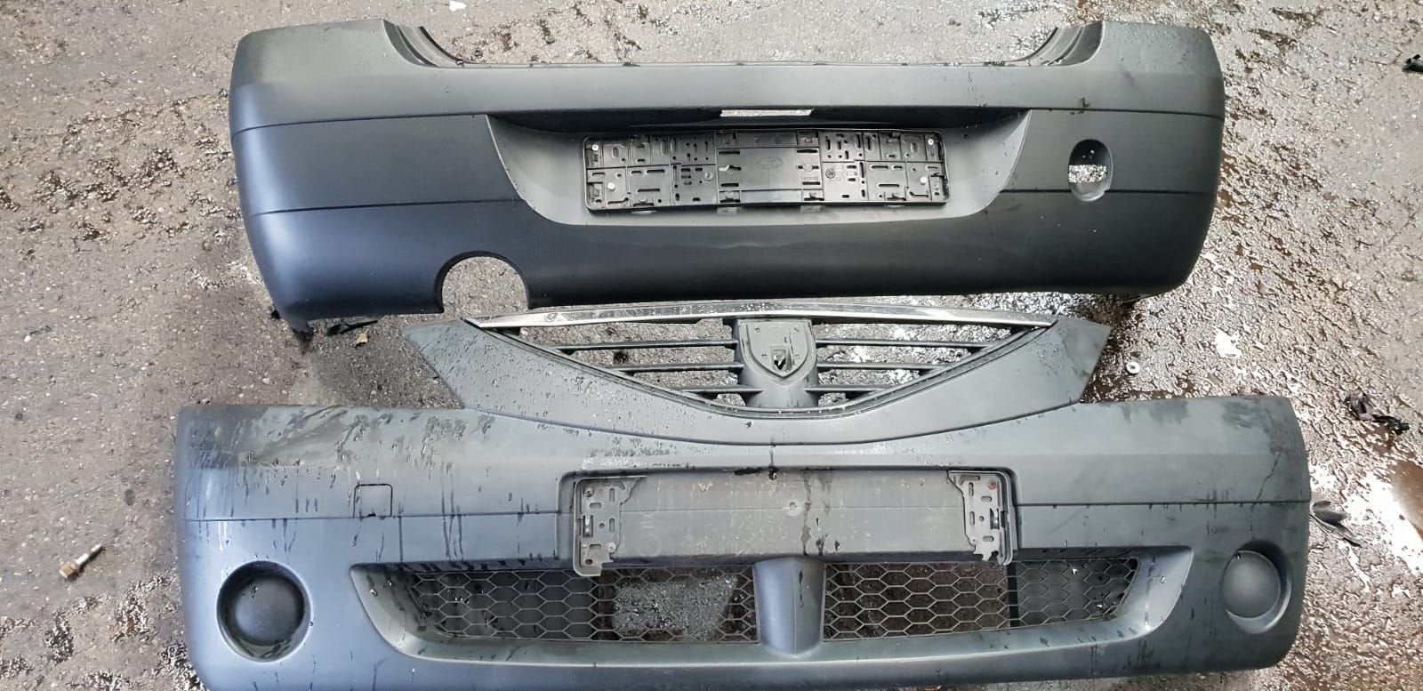 DACIA LOGAN VOORBUMPER +ACHTERBUMPER BJ 2010, -, Utilisé, -, Avant