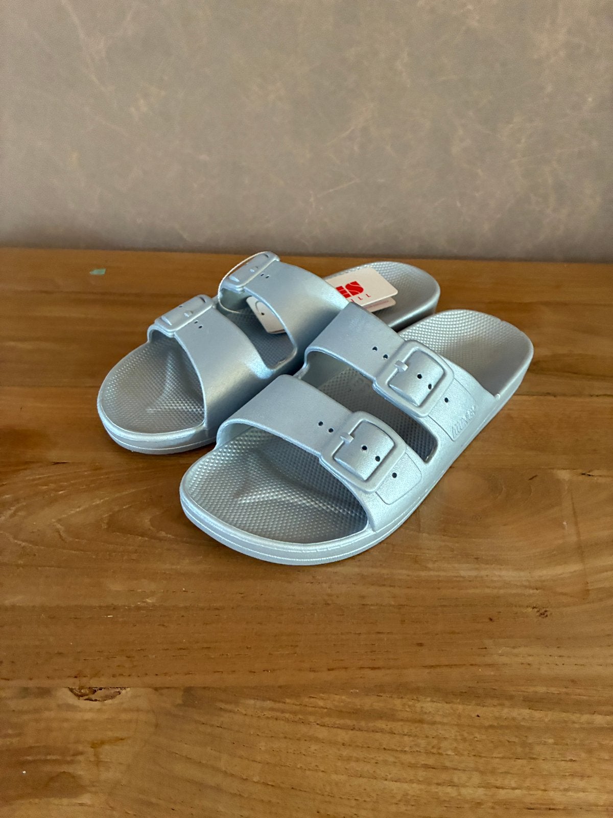 Nieuwe Freedom Moses Metallic Silver maat 38/39, Slippers, Overige kleuren, Nieuw, Ophalen of Verzenden