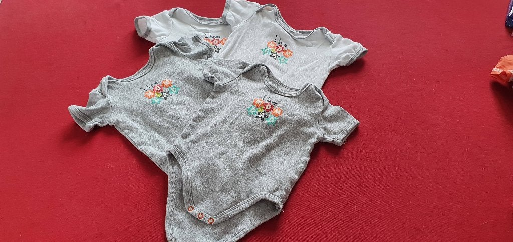 Lot de 4 bodies à manches courtes - Taille 74-80, Hema, TAO, Obaibi, .., Garçon ou Fille, Utilisé, Enlèvement