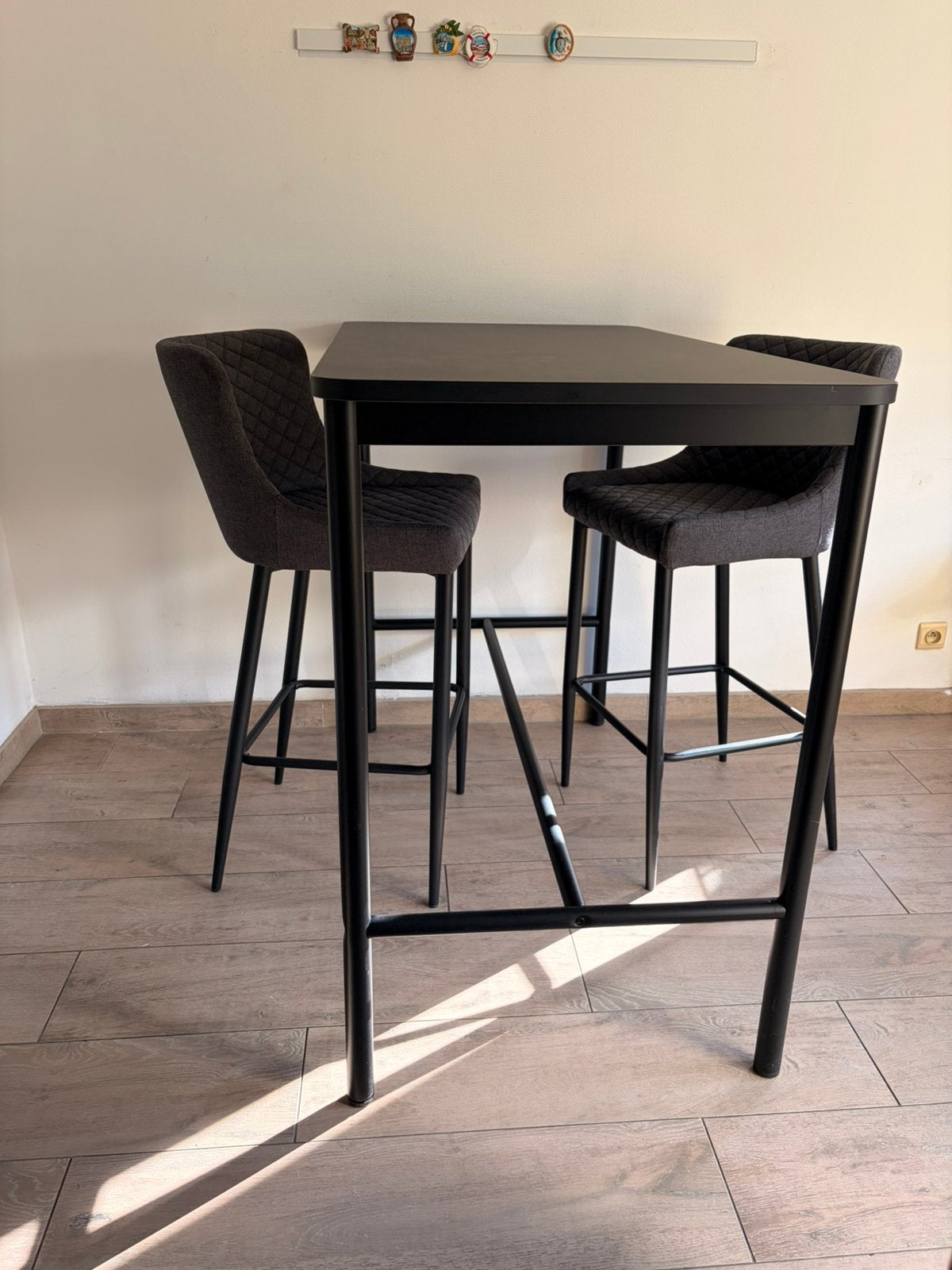 Hoge tafel met barstoelen, Huis en Inrichting, Ophalen, Gebruikt, Inclusief barstoelen