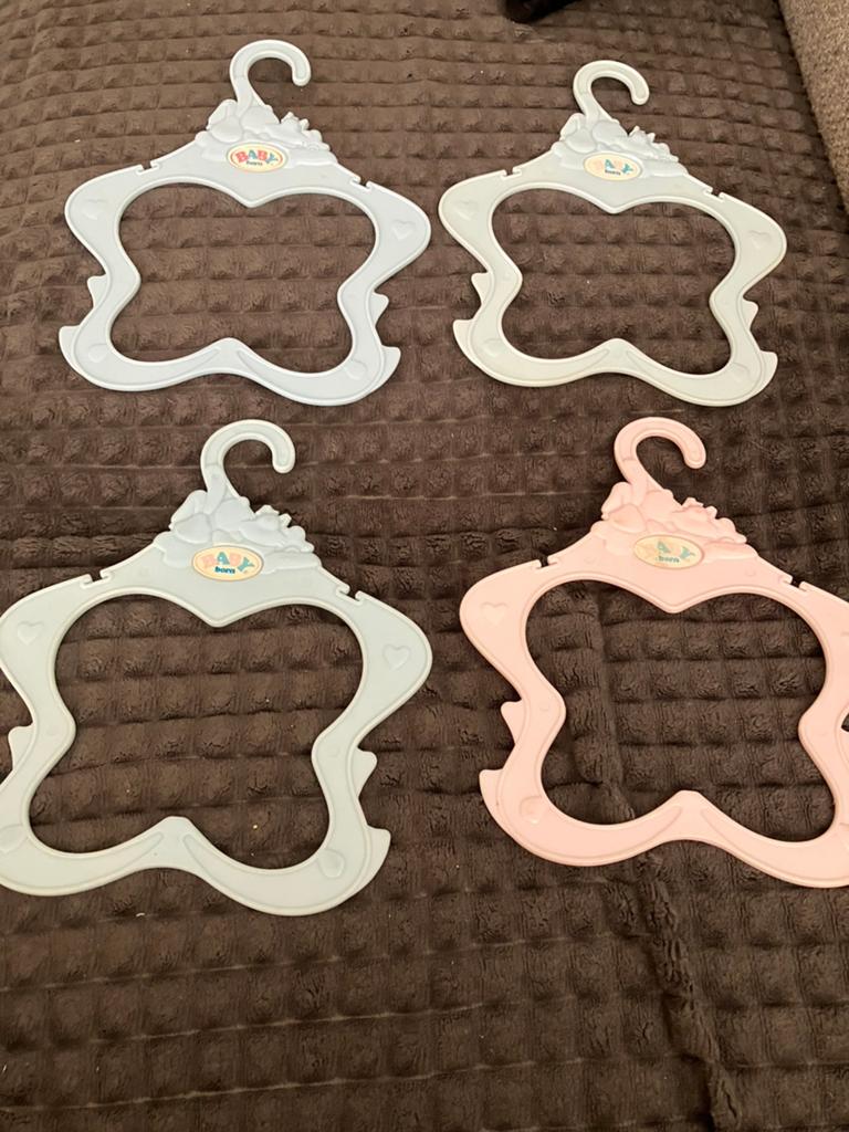 Lot de 4 cintres Zapf Creation pour poupée Baby Born, Enfants & Bébés, Jouets | Poupées, Enlèvement ou Envoi, Utilisé
