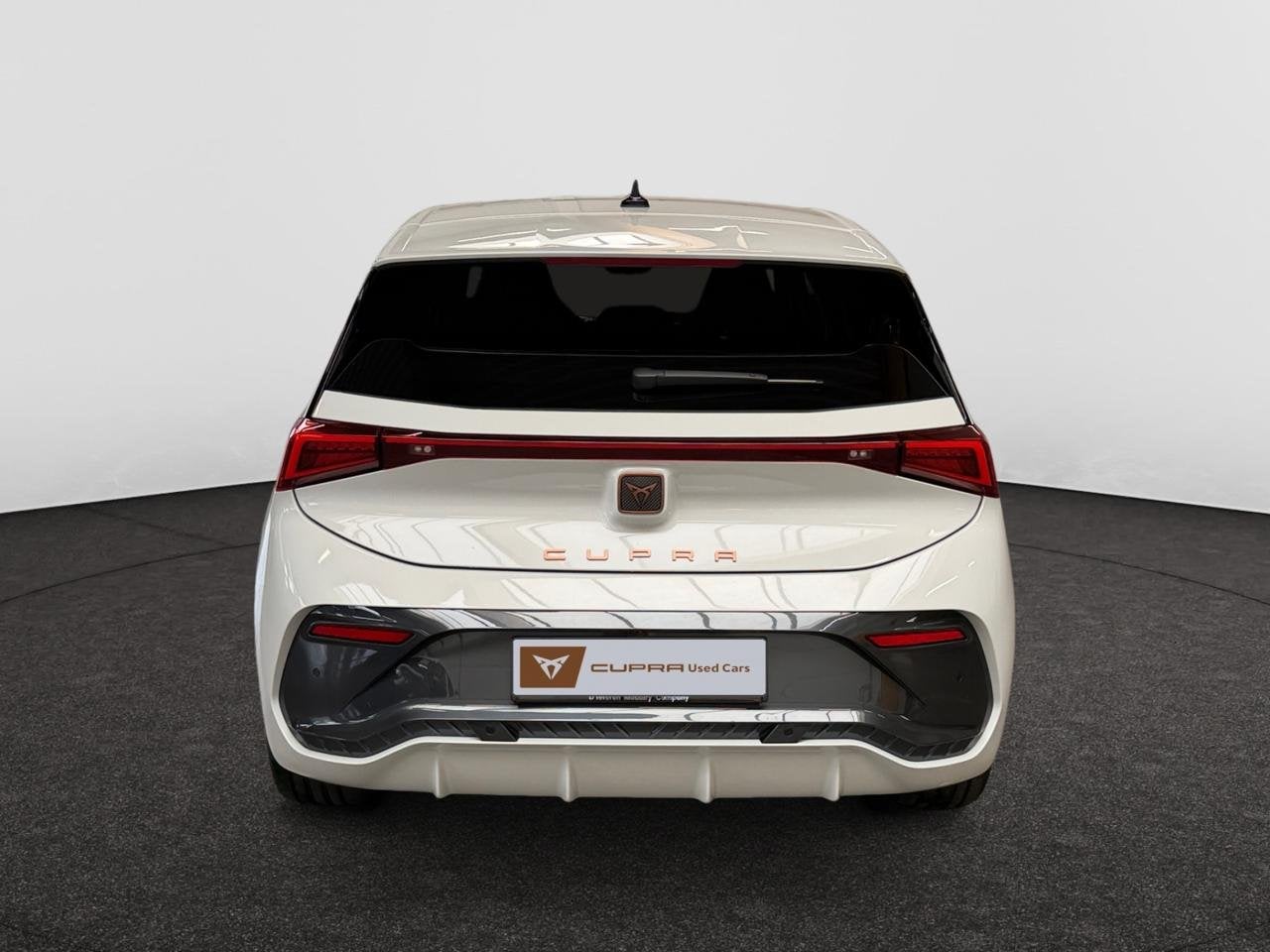 Cupra Born 77 kWh eBoost Business, Autos, Achat, Automatique, Blanc, https://public.car-pass.be/vhr/d34e71b2-1398-46dc-be9a-0f8f6855d241