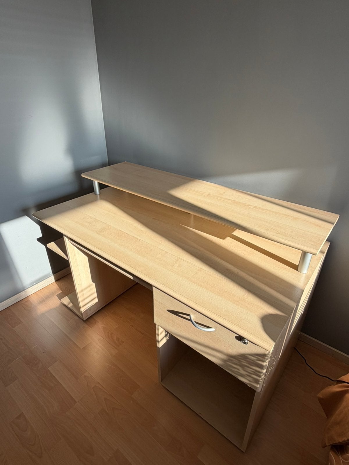 Bureau te koop, Enlèvement, Avec tiroirs, Comme neuf