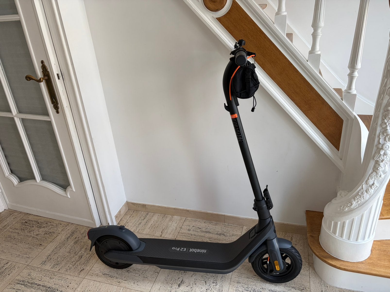 Trottinette électrique Ninebot E2 Pro - Neuf, Enlèvement, Neuf, Step électrique (E-scooter)