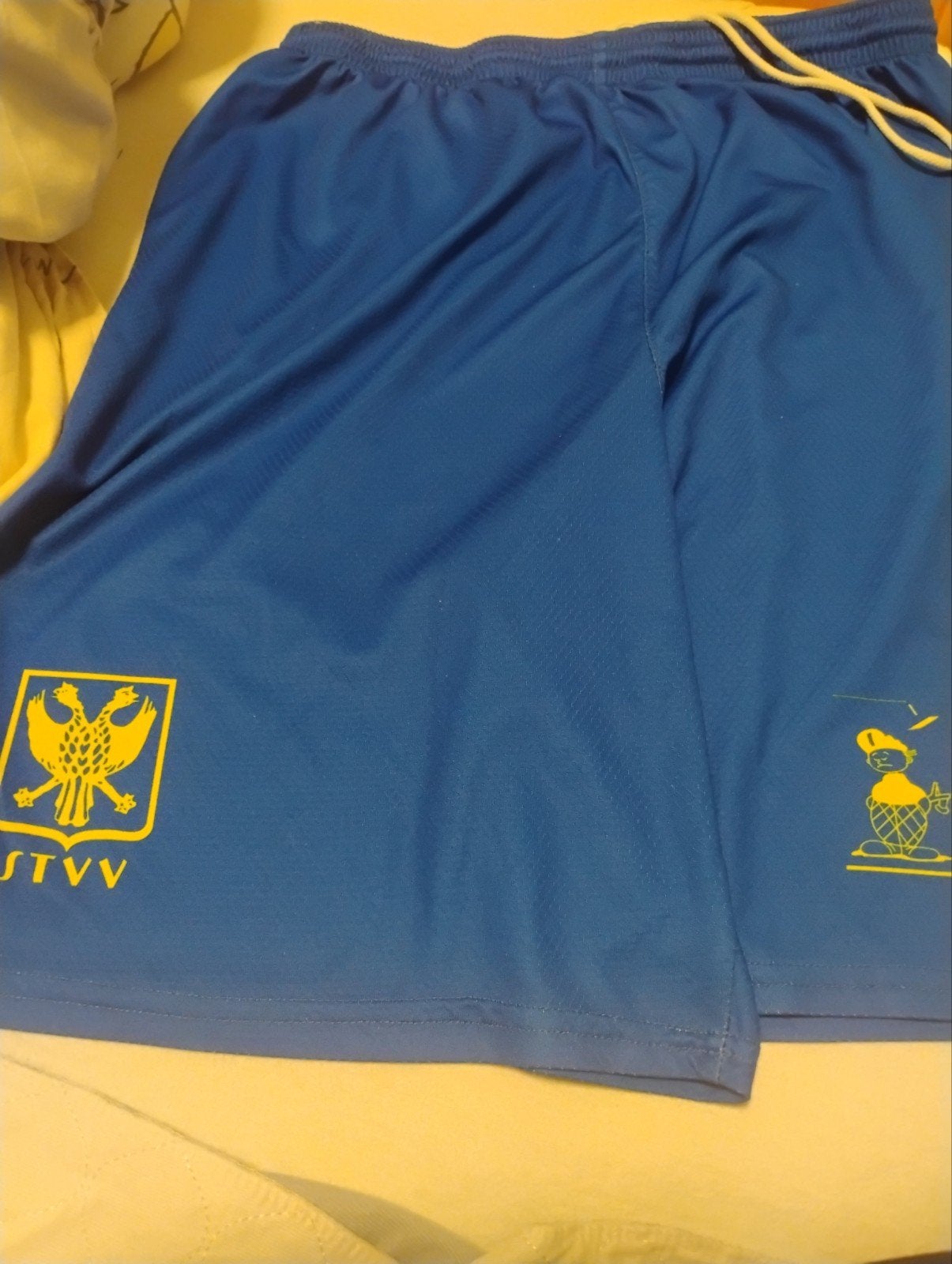 voetbal short stvv, Sport en Fitness, Voetbal, Groter dan maat XL, Ophalen, Zo goed als nieuw, Broek