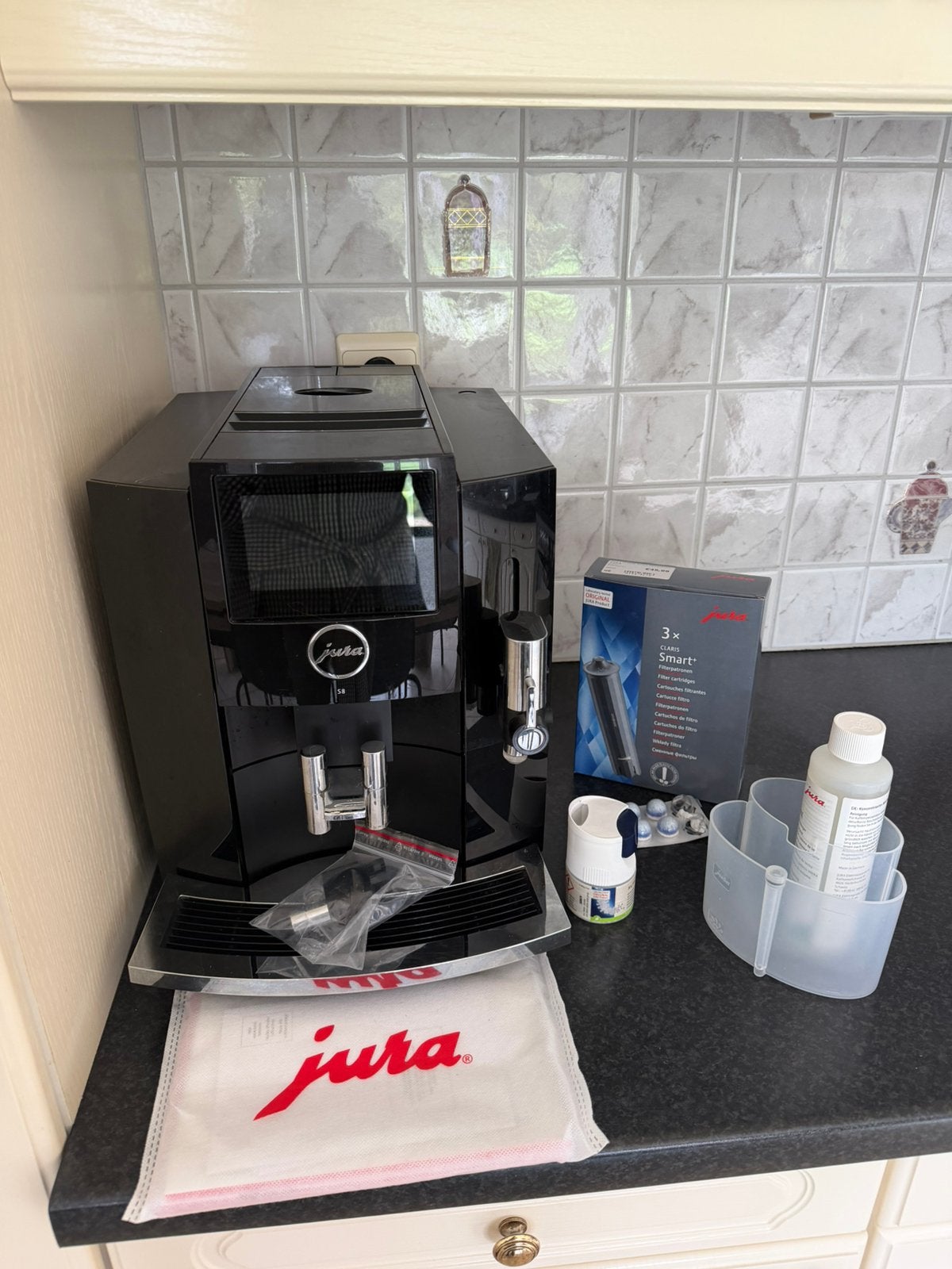Jura S8 in zeer goede staat + onderhoudsproducten, Elektronische apparatuur, Ophalen, 10 kopjes of meer, Koffiemachine, Koffiebonen