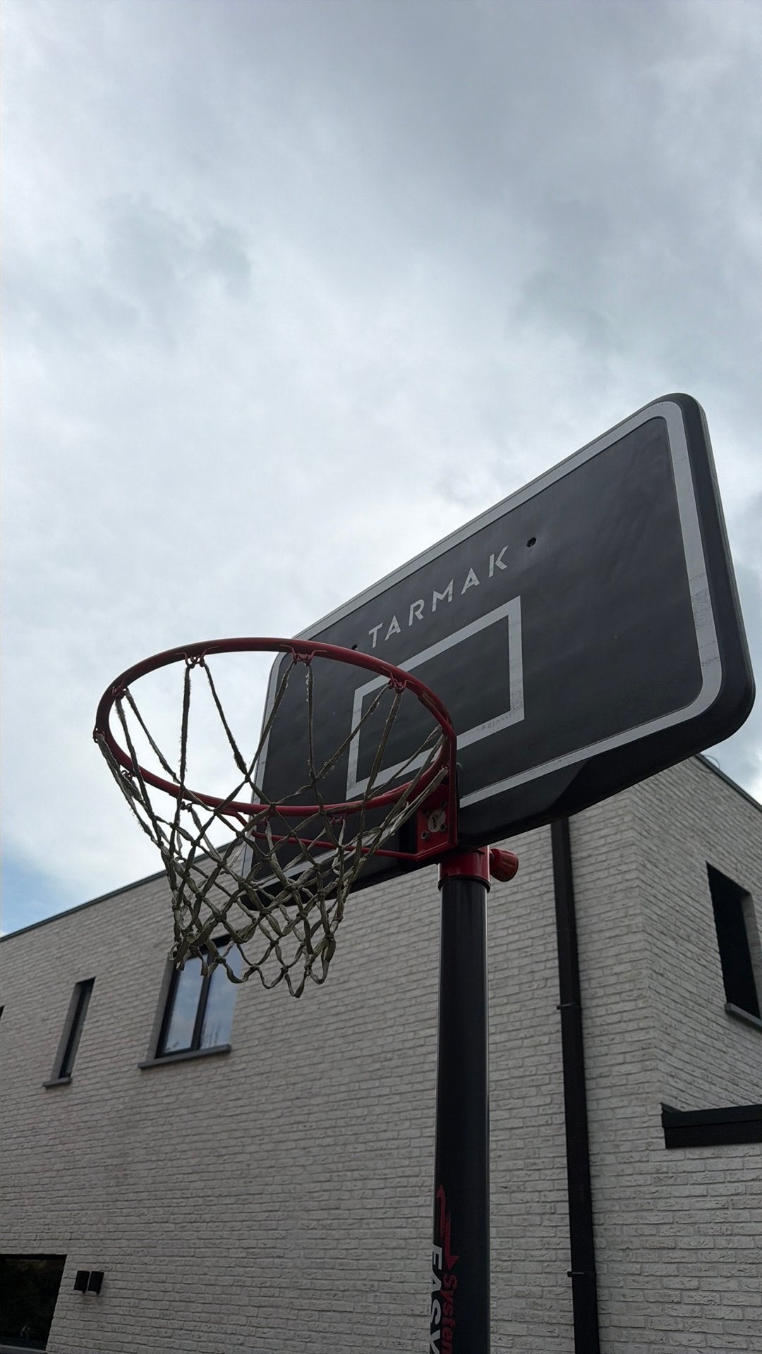 Tarmak B100 Easy Basketbalpaal (In hoogte verstelbaar), Sport en Fitness, Ophalen, Zo goed als nieuw