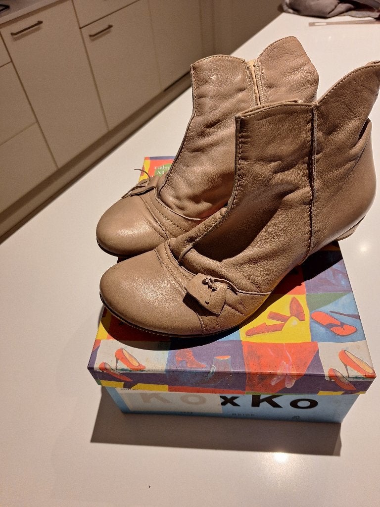 Laars schoenen, Kleding | Dames, Koxko, Beige, Lage of Enkellaarzen, Ophalen of Verzenden