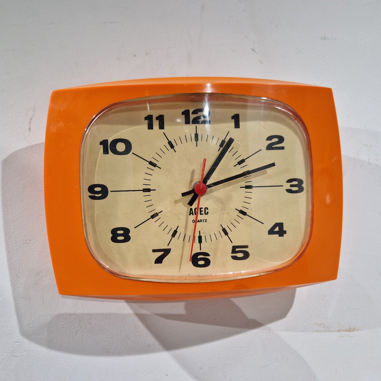 space age design wandklok ACEC quartz klok , jaren 70, Ophalen of Verzenden