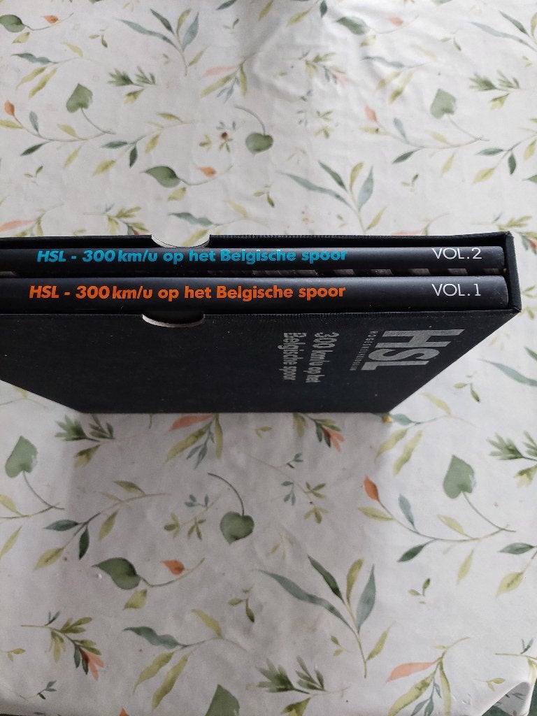 boek treinen hsl 300km/u, Ophalen, Nieuw, Diverse auteurs