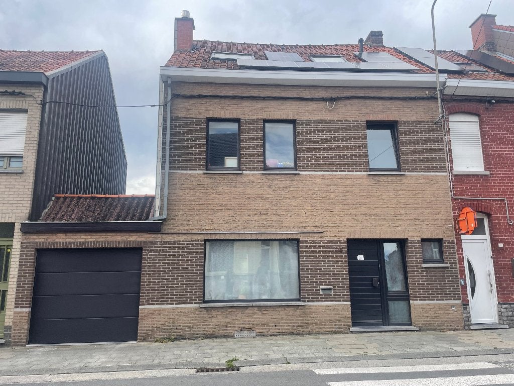 Large maison avec garage et grand jardin, Immo, Provincie Henegouwen, 137 kWh/m²/jaar, Mouscron, 500 tot 1000 m²