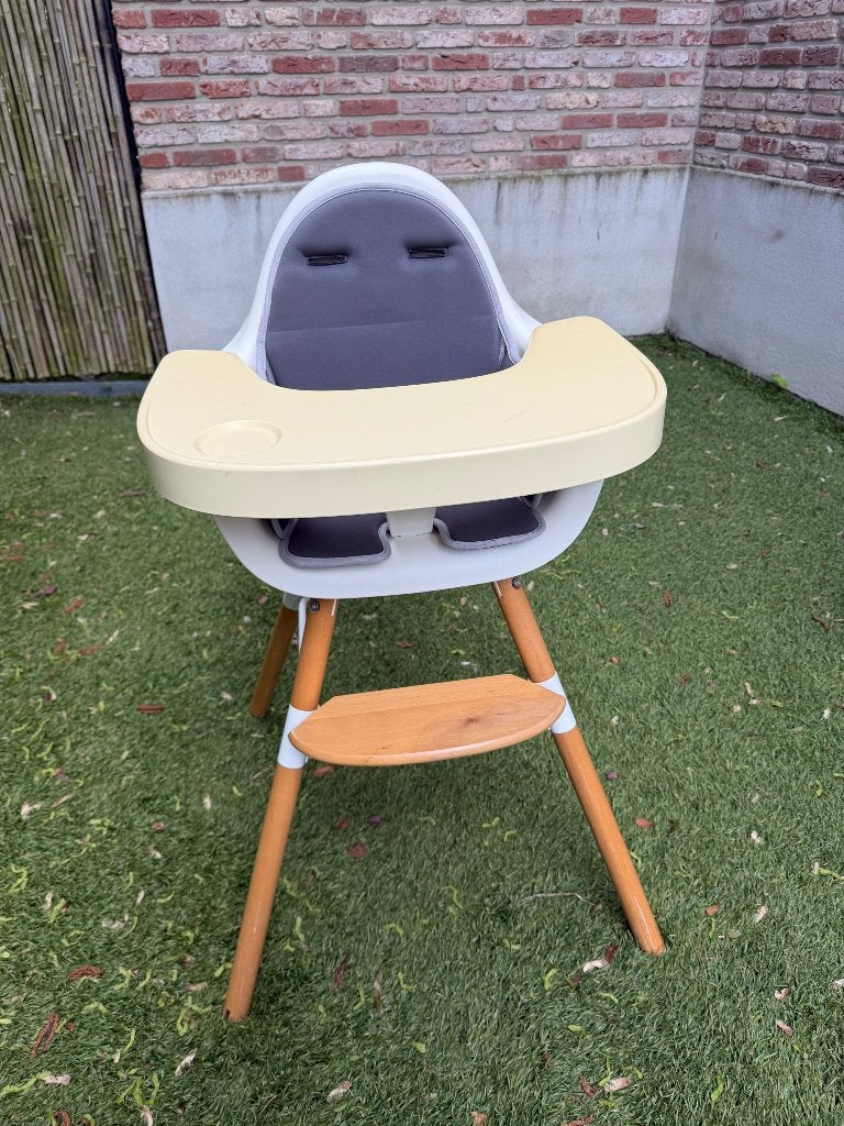 Kinderstoel childwood, Kinderen en Baby's, Kinderstoelen, Gebruikt, Overige typen, Afneembaar eetblad, Stoelverkleiner, Ophalen
