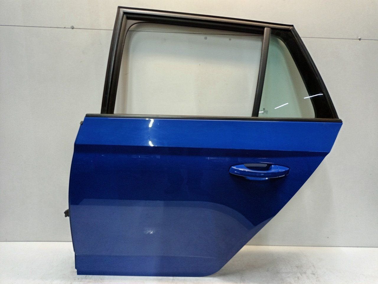 Portier links achter Skoda Fabia, Onderdelen@venauto.nl, Van der Ven Autorecycling B.V., Ettenseweg 76, 4706 PB Roosendaal, The Netherlands