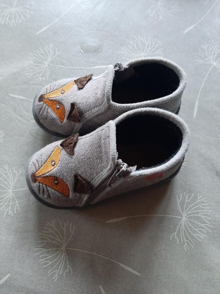 Kinderpantoffels maat 22 merk Kickers, Ophalen, Zo goed als nieuw, Jongetje of Meisje, Kickers