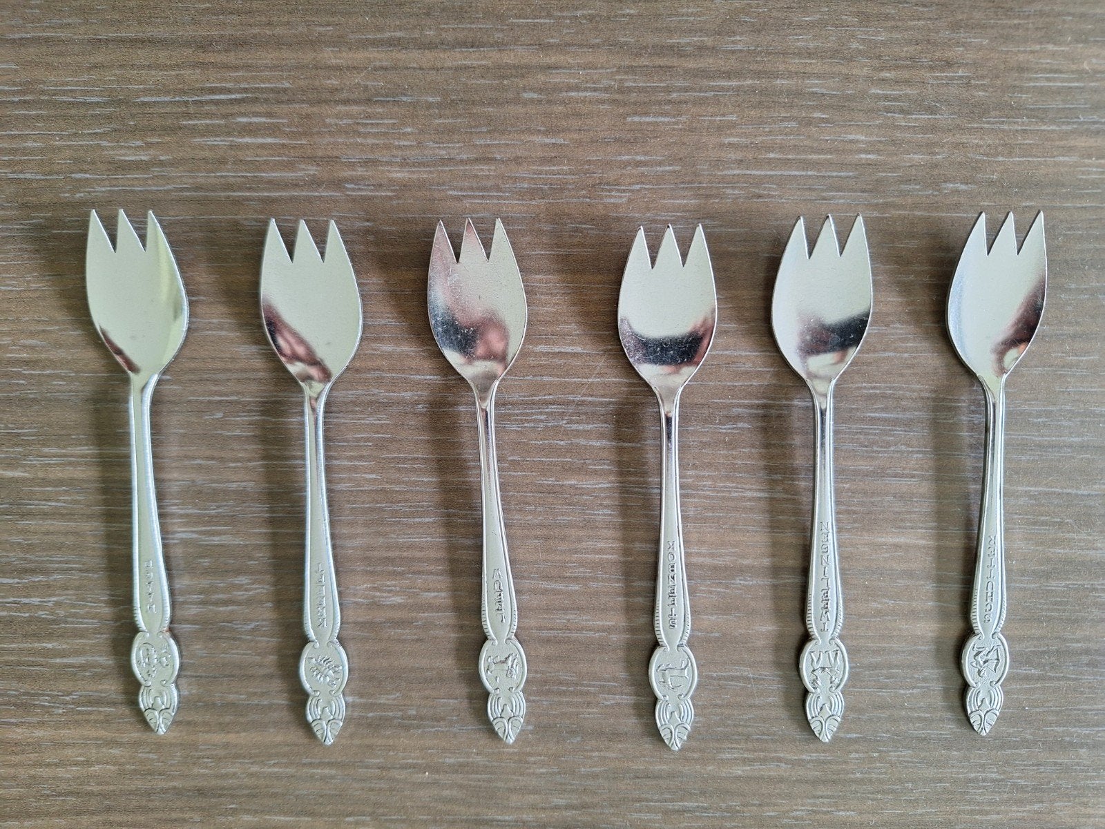 Bestek hapjes met horoscoop, Maison & Meubles, Cuisine | Couverts, Enlèvement, Neuf, Inox ou Chrome, Couverts en vrac