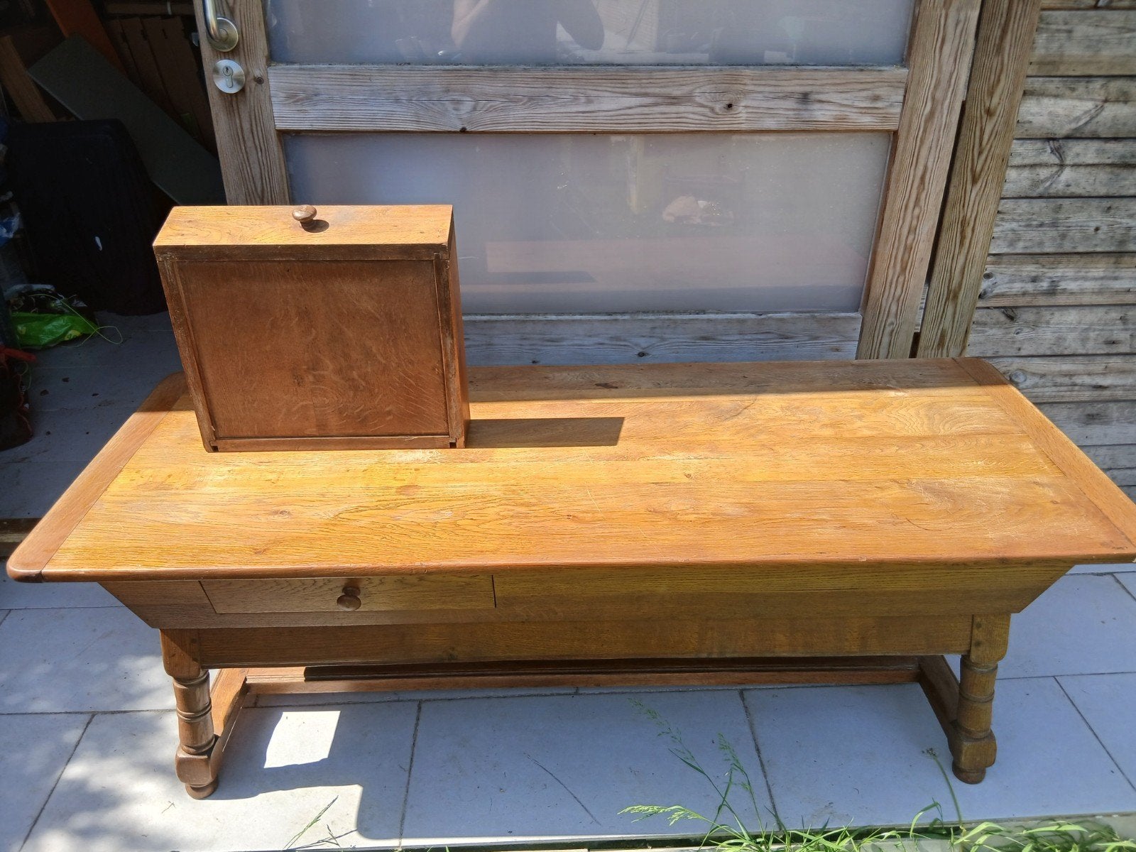 Table de salon chêne massif 2 tiroirs forme très originale r