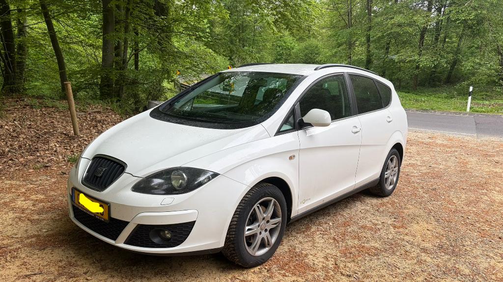 Seat Leon XL 1.6 TDI Copa, Autos, Seat, Achat, Altea XL, Noir, 5 portes