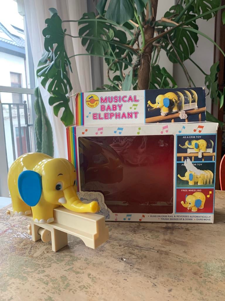 Éléphant musical, Enfants & Bébés, Jouets | Autre, Comme neuf, Enlèvement ou Envoi