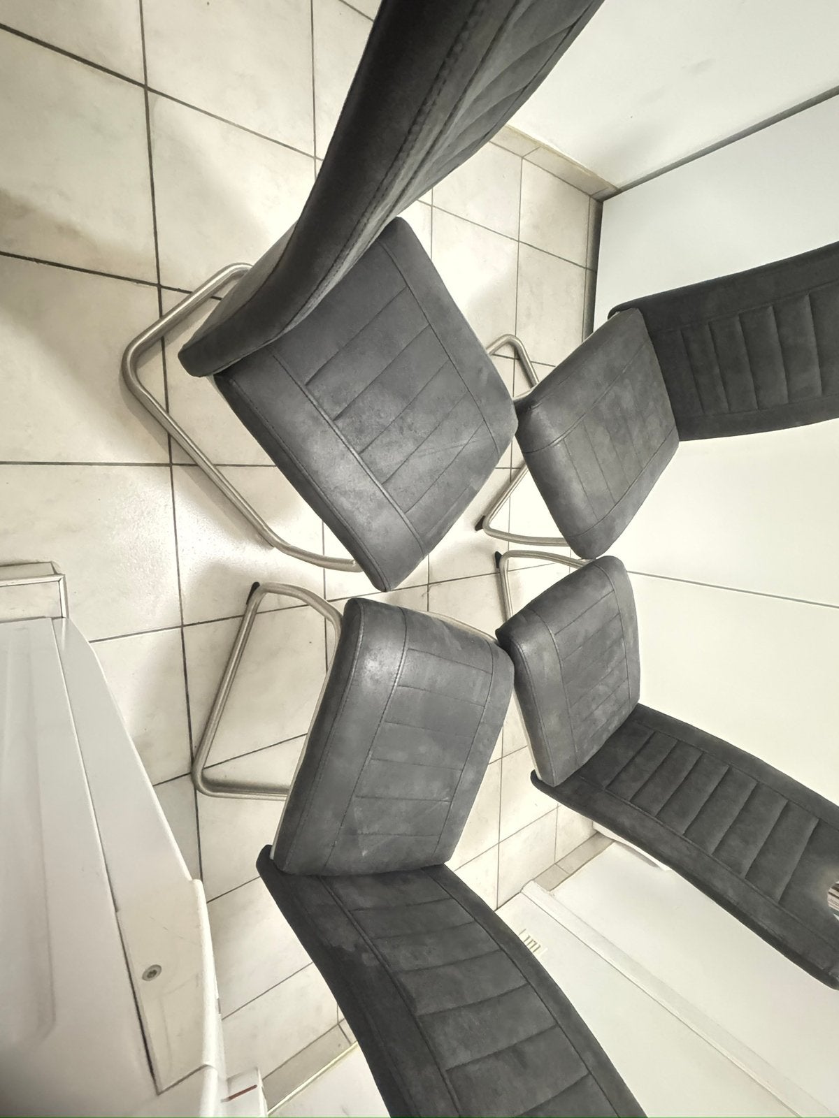 Chaises modernes gris anthracite  , 45 euro pour l'ensemble, Enlèvement ou Envoi, Comme neuf, Gris