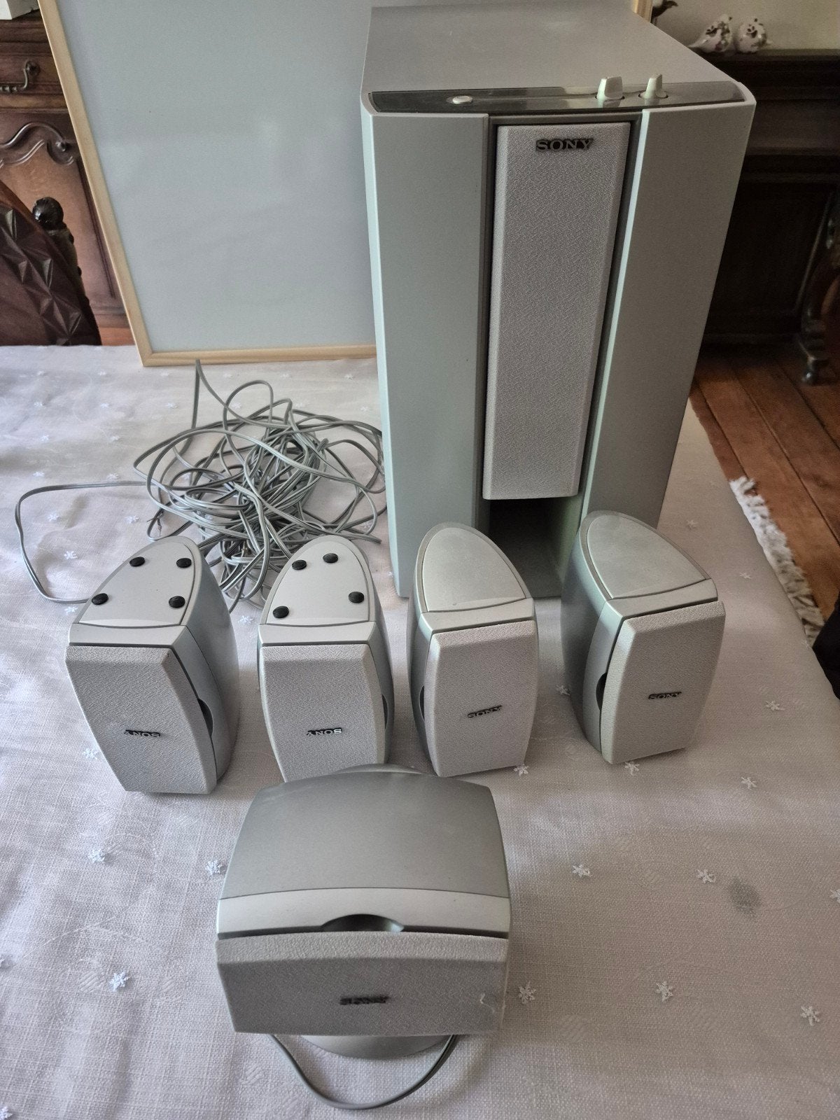 Sony sur round set, 70 watt of meer, Ophalen of Verzenden, Zo goed als nieuw, 5.1-systeem