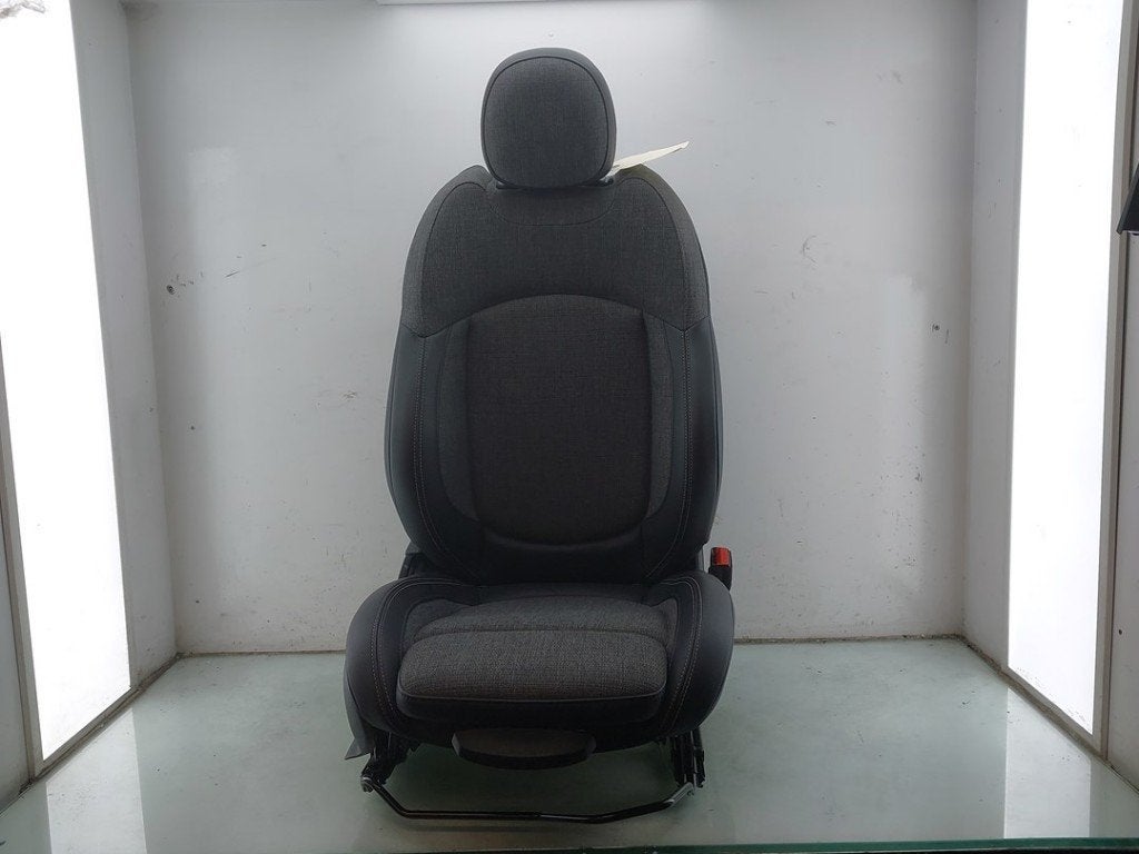 STOEL RECHTS VOOR Mini Mini (F56) (01-2013/10-2017), Gebruikt, Mini, Petuelring 130
80809  München, DE, Minikundenbetreuung@mini.de