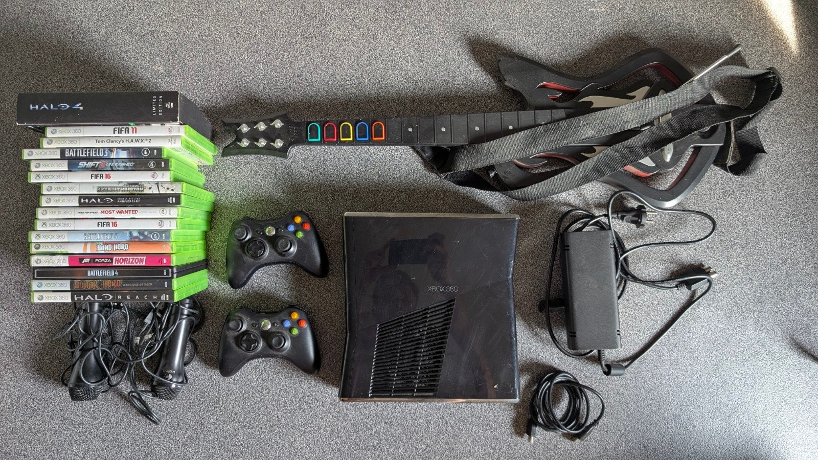 Xbox 360 Set met onderandere Guitar Hero Gitaar en games!, Consoles de jeu & Jeux vidéo, Enlèvement ou Envoi, 2 joueurs, À partir de 7 ans