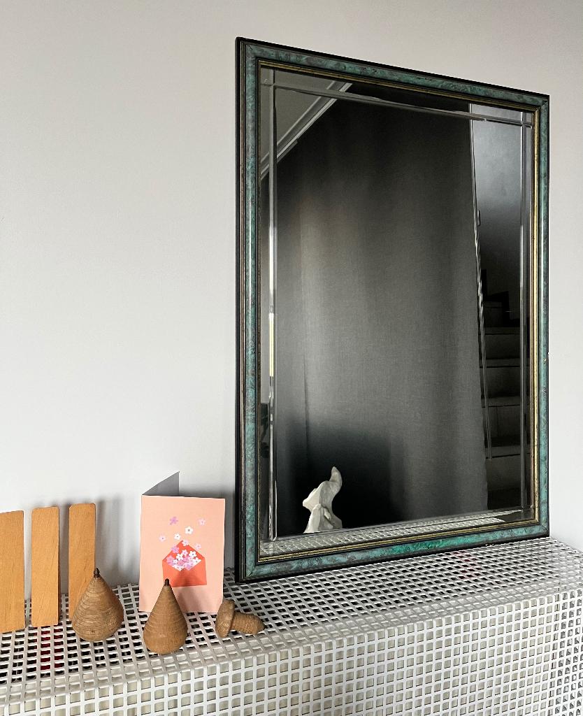 Geslepen spiegel met marmerlook kader, Huis en Inrichting, Woonaccessoires | Spiegels, Ophalen
