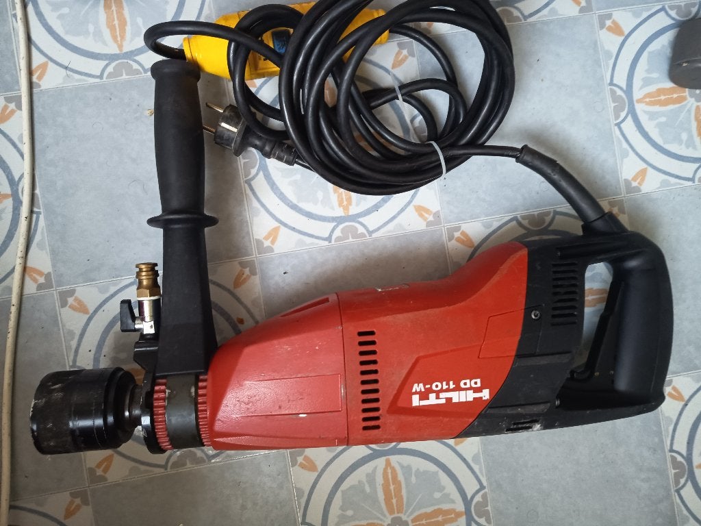 A vendre carrouteuse hilti DD110w, Doe-het-zelf en Bouw, Ophalen, Zo goed als nieuw, Elektrisch
