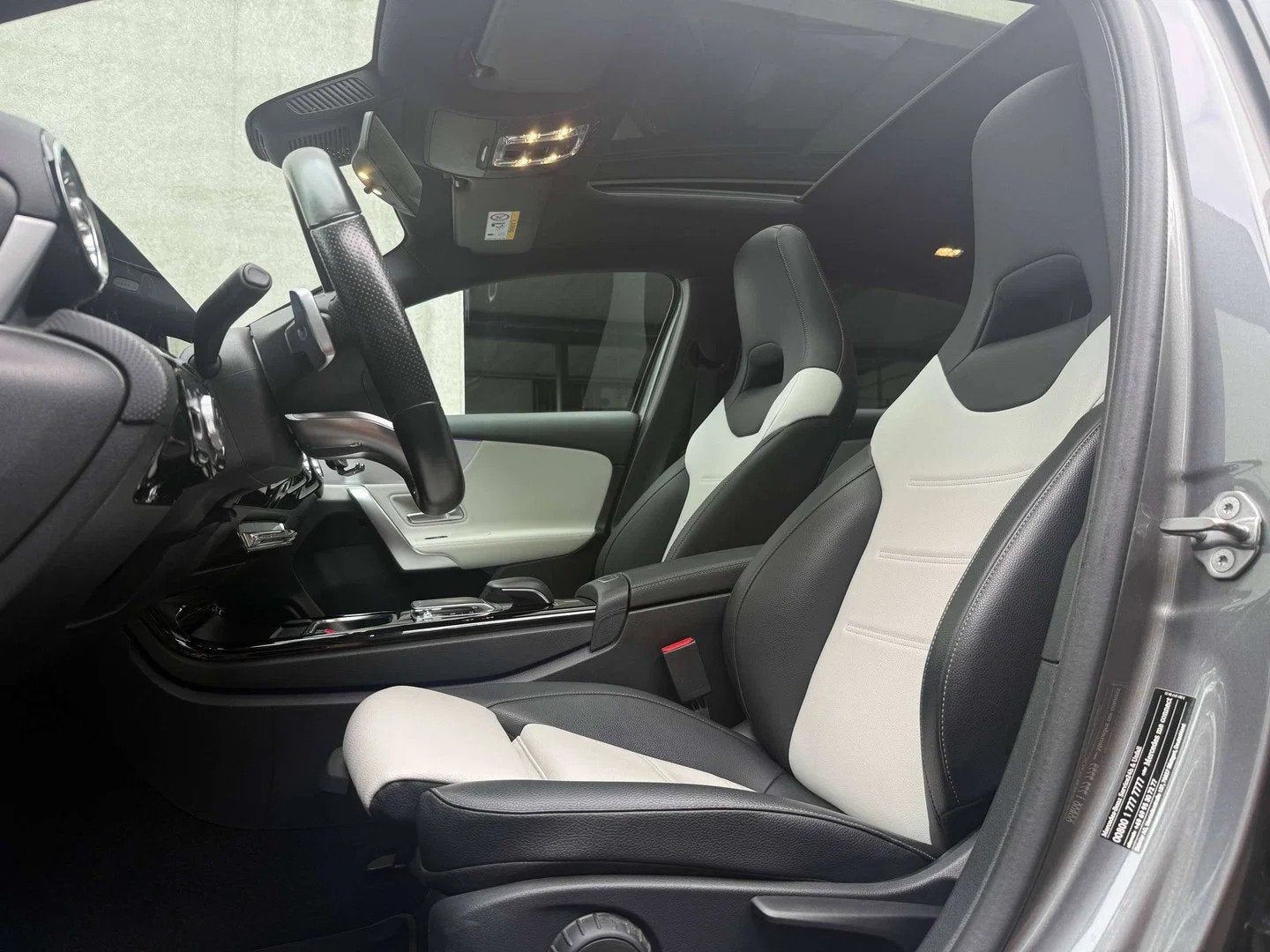 Mercedes-Benz A-CLASS 200 AMG-Pack,Open pano dak,Parkeerhulp, Auto's, Automaat, Gebruikt, 4 cilinders, Bedrijf