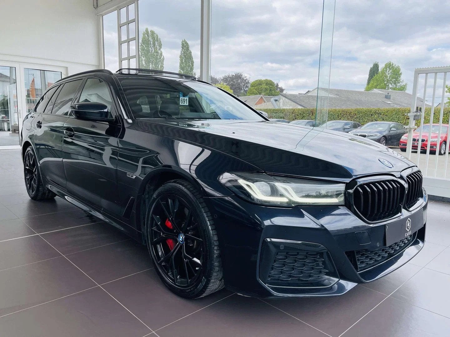BMW 5 Serie 530 eA * GARANTIE + PACK M + TOIT PANO + LED + F, Auto's, Automaat, Gebruikt, 4 cilinders, Blauw