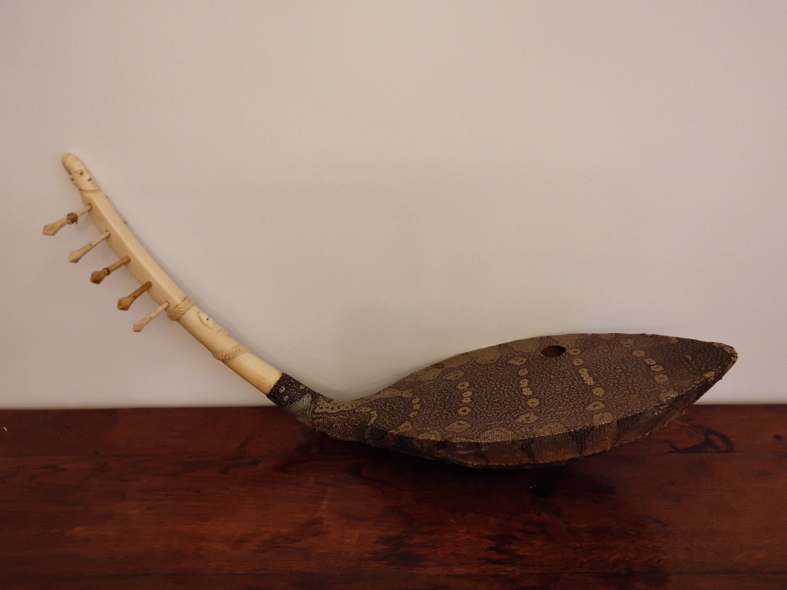 Harpe Mangbetu du Congo, Enlèvement