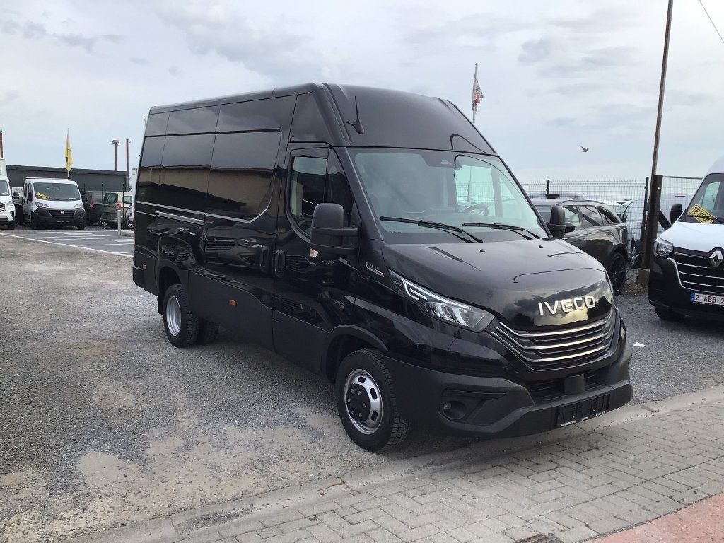 iveco daily l2h2 30hdi 210pk dubbel/wielen 2026 10km 36950e, Autos, Achat, Euro 6, Entreprise, Noir