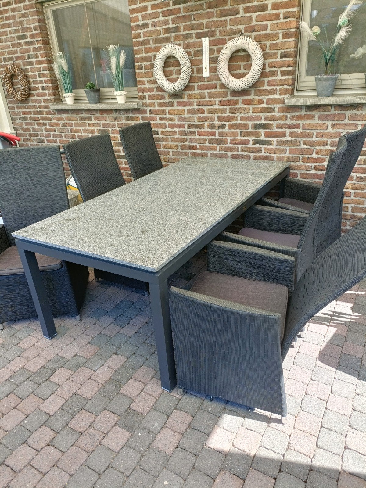 Granieten tuintafel, Ophalen