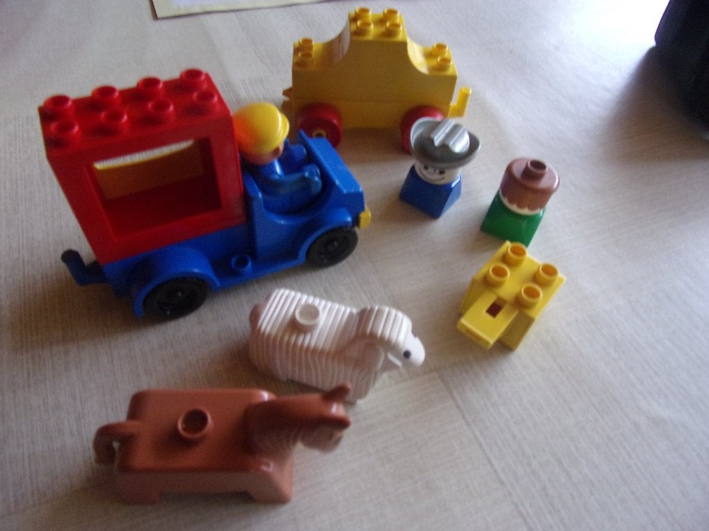 DUPLO : allerlei (2 auto /fluitje/schaap/paard/2 figuurtjes, Ophalen of Verzenden, Gebruikt, Duplo