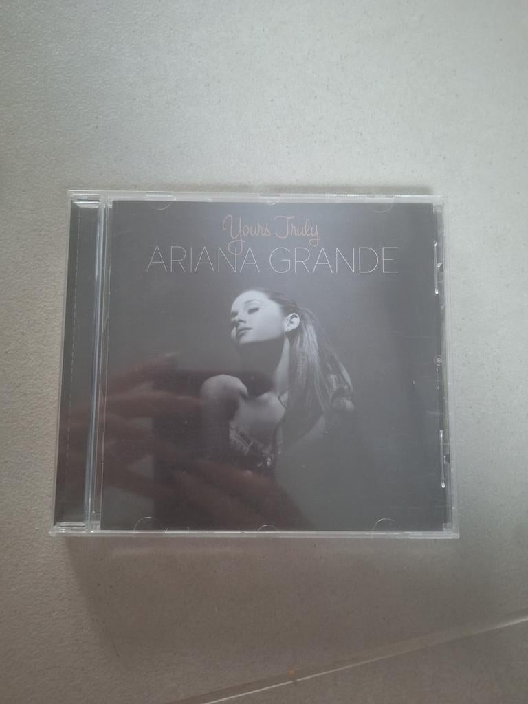 Yours truly: Ariana Grande, Enlèvement, Utilisé
