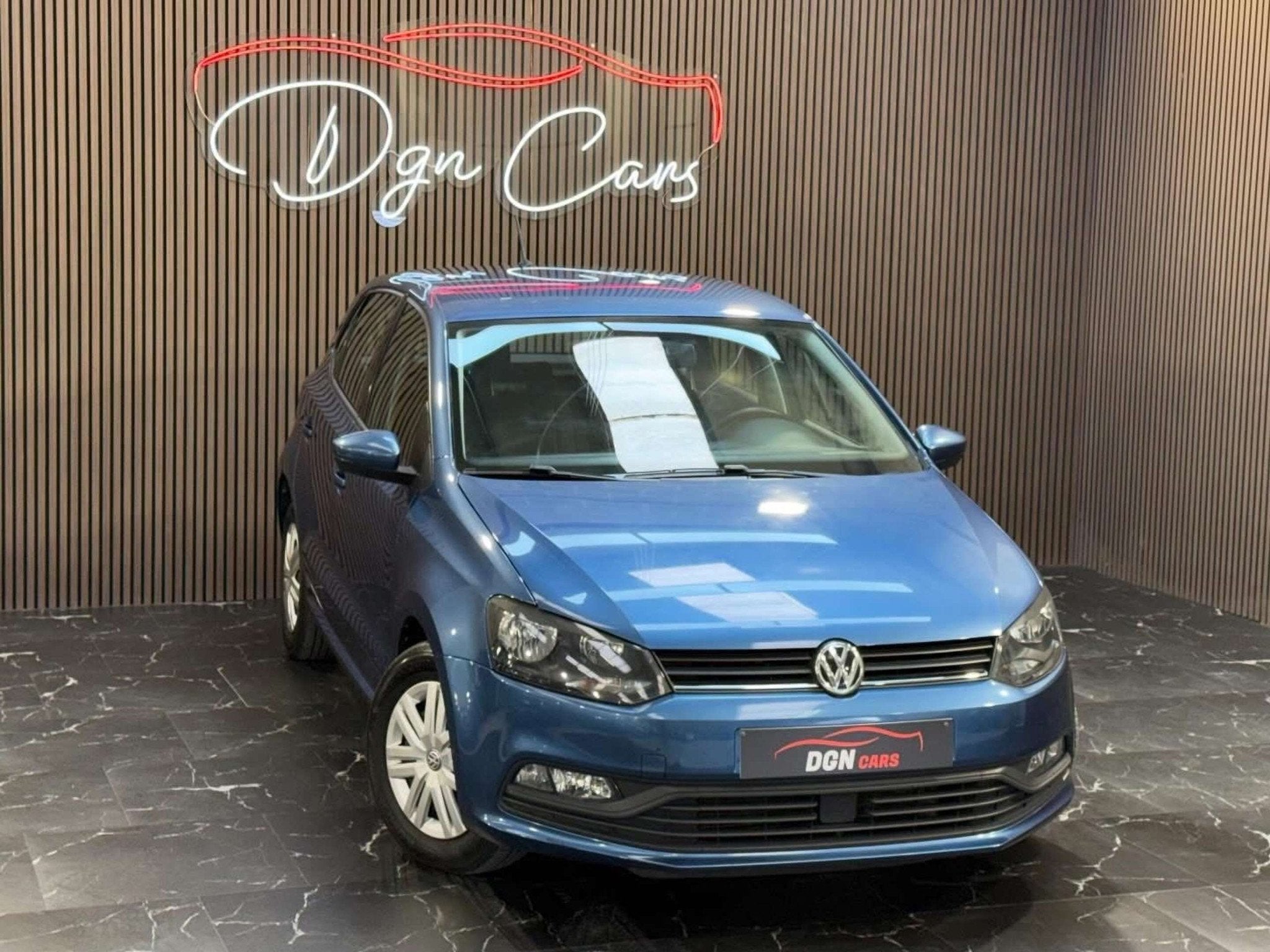 Volkswagen Polo Polo 1.0i Trendline (bj 2017), Auto's, Gebruikt, Blauw, Bedrijf, 1570 kg