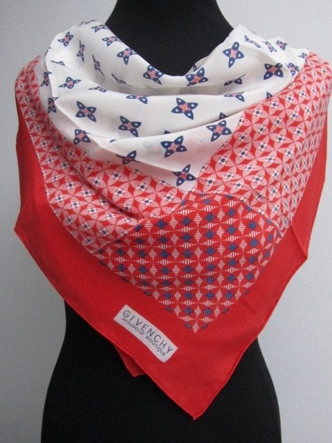 Givenchy zijde sjaal - ongebruikt ! New old stock, Kleding | Dames, Givenchy, Ophalen of Verzenden, Zo goed als nieuw, Sjaal