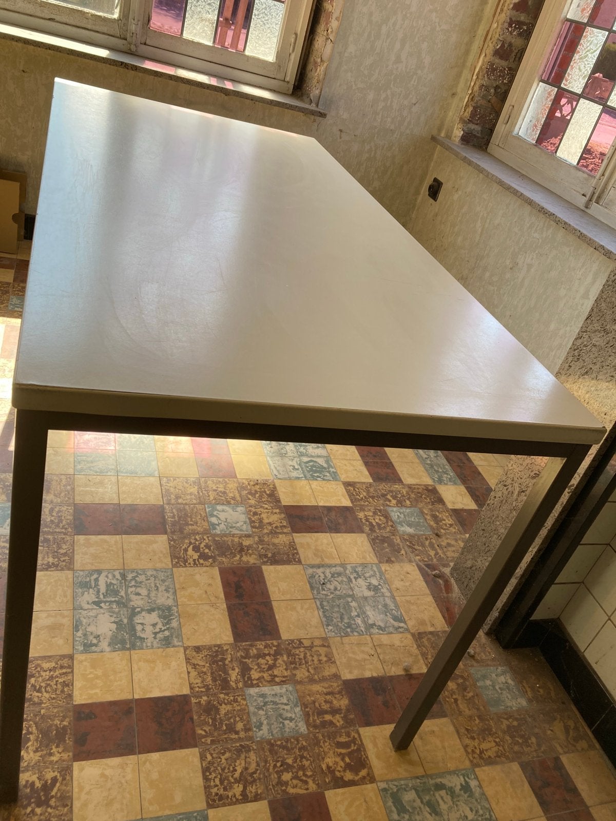 Tables (multifonctionnelles), Enlèvement, Comme neuf, Synthétique