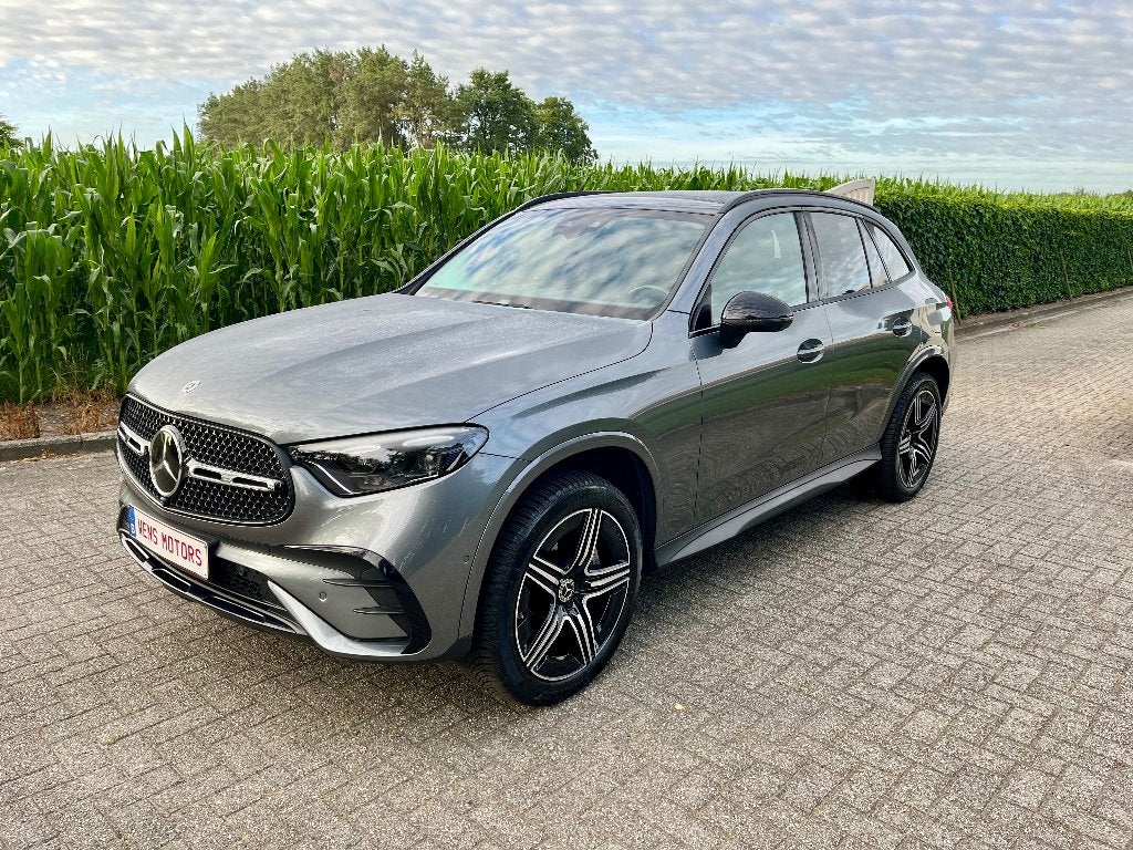Mercedes Benz Glc 300e 4 Matic Amg Line Pano/Trekhaak, Auto's, Mercedes-Benz, Automaat, Leder, 5 zetels, Hybride Elektrisch/Benzine