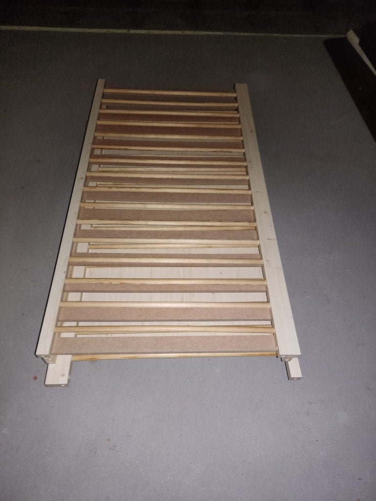 Baby-kleuterbedje, Sommier à lattes, 70 à 85 cm, Comme neuf, Enlèvement